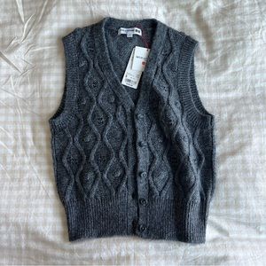 Uniqlo Ines De La Fressange Pointelle Vest in Grey